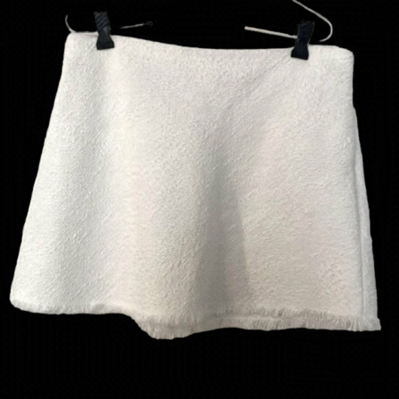ZARA white textured mini skirt - Picture 1 of 4